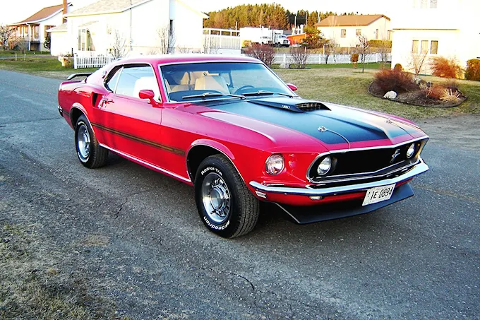 Ford Mustang sportive d'occasion disponible chez SV Automobile à Orléans.