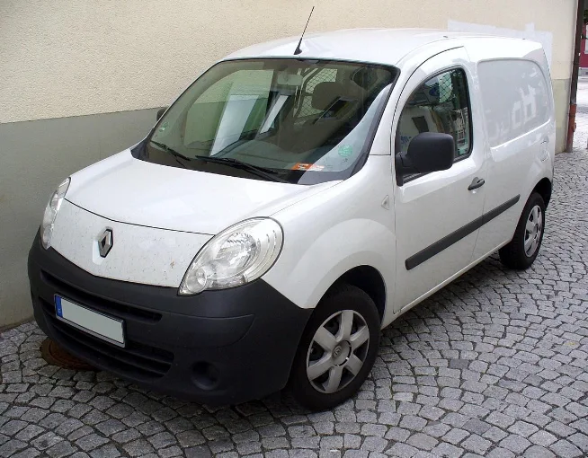 Véhicule utilitaire d'occasion disponible chez SV Automobile à Orléans, idéal pour les professionnels et les particuliers.